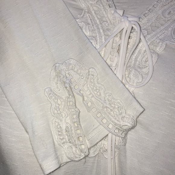 WHBM long sleeve cream colored top - Picture 4 of 6